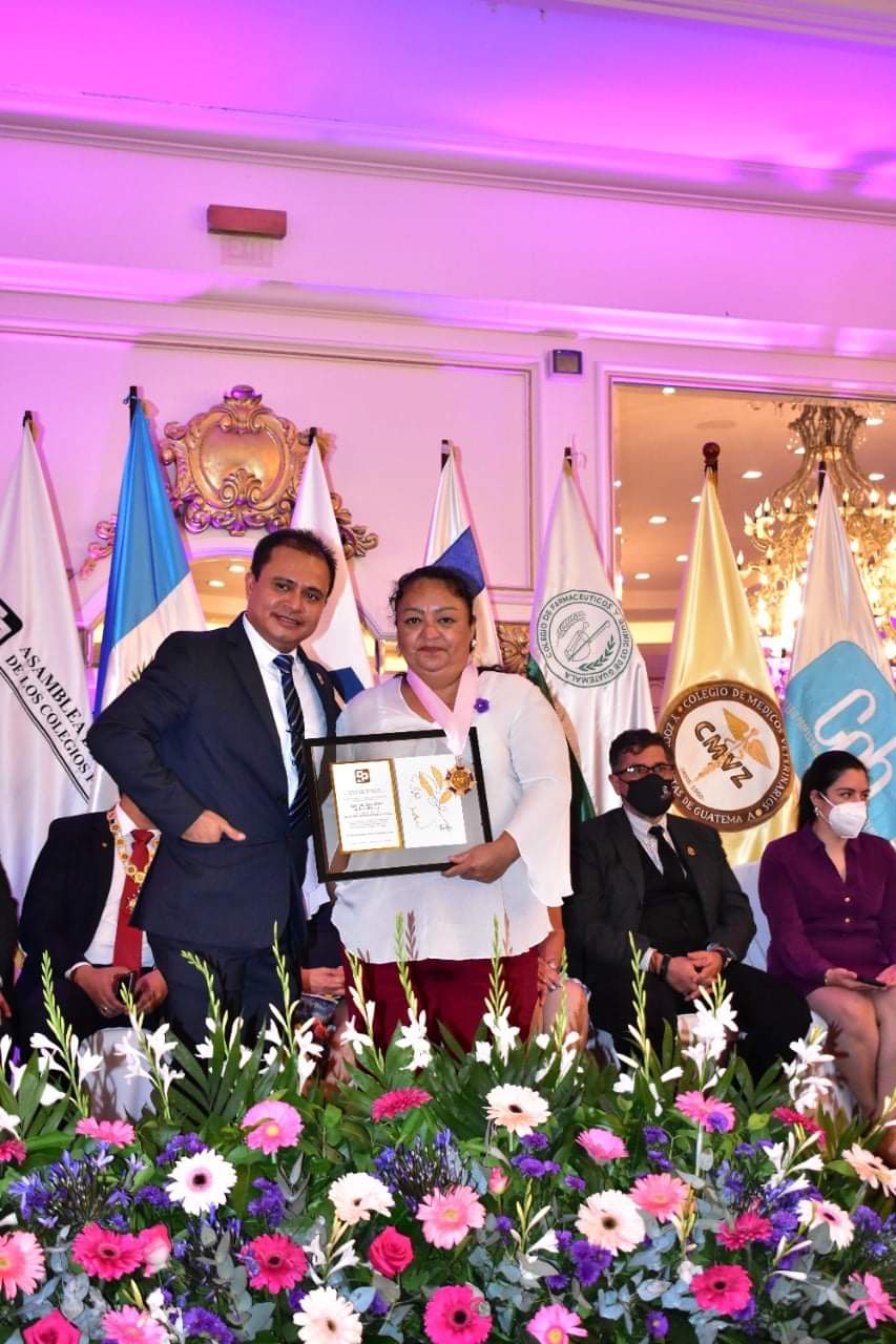 Licenciada Rosa Elvira de León Martínez 